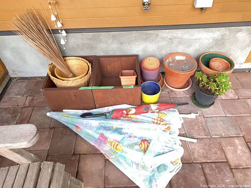 Garden Pots and More (1 of 10)