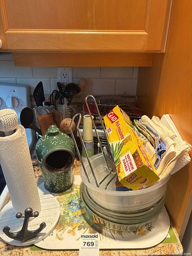 Kitchenware lot with utensils, paper towel holder, ceramic jar (1 of 11)