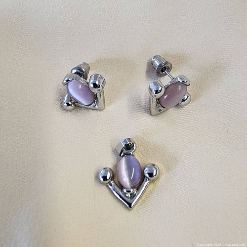 Silver-Plated Pink Cat's Eye Stud Earrings and Pendant (1 of 5)