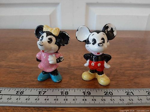 Figurines of Mickey and Minnie Mouse (1 of 5)