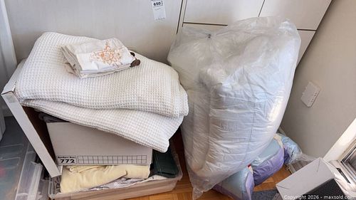 Tablecloths, Duvets, Blankets (1 of 10)