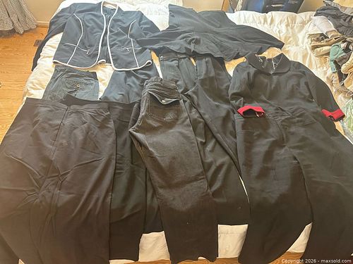 Women’s clothing lot I - Black clothing, pants and more (1 of 11)