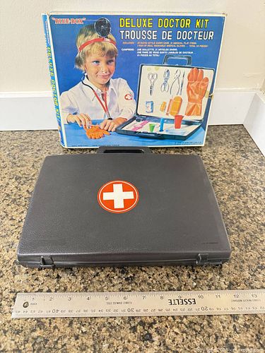 Vintage Deluxe Dr kit toy A (1 of 17)