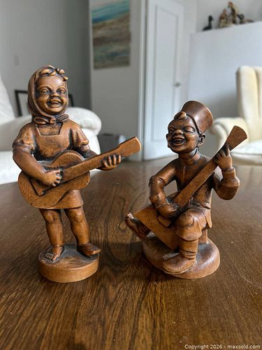 Vintage Pair of Small Carved Wooden Musician Figurines (1 of 5)