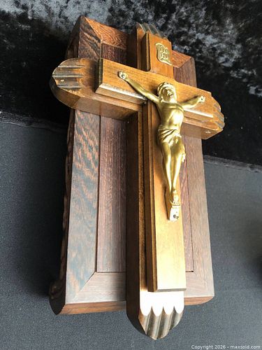 Crucifix to Altar Transformer (1 of 7)