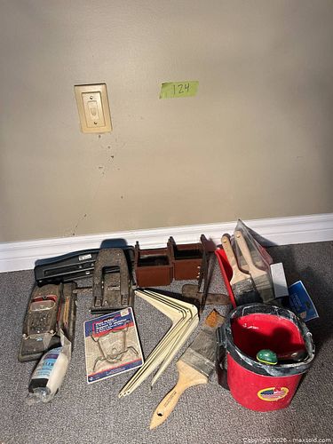 Mixed Painting Supplies, Hand Tools & Hardware Brackets (6–15 pcs) (1 of 5)