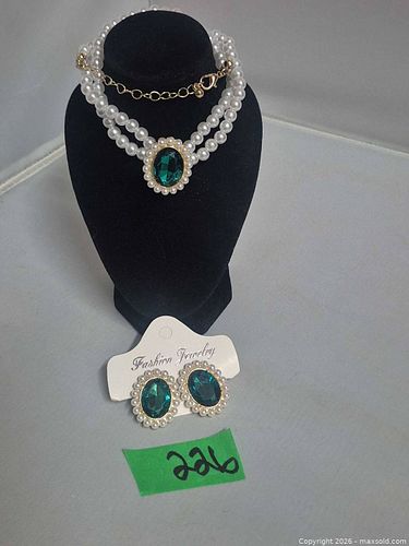 Faux, pearl and green choker and pierced earring set new (1 of 3)
