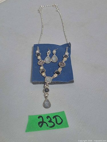 Silvertone necklace in earring set (1 of 3)