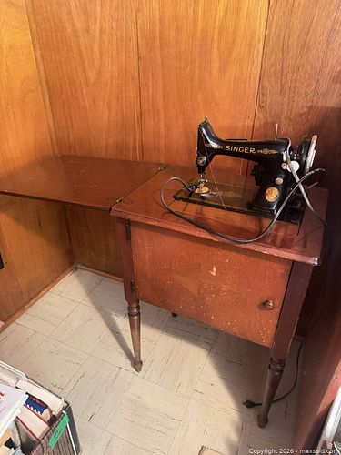 Singer Vintage Mechanical Sewing Machine with Wooden Cabinet (1 of 12)