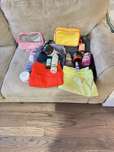 Clothing, Toiletries & Travel/Cosmetic Bags Lot (1 of 5)