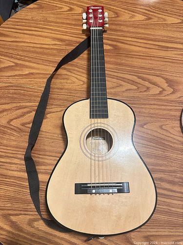 Mini Guitar (1 of 3)