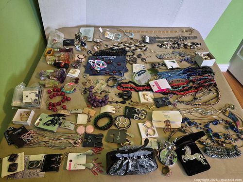 Costume Jewelry (1 of 18)