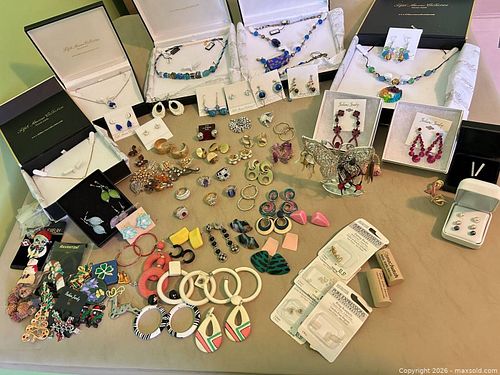 Costume Jewelry (1 of 18)