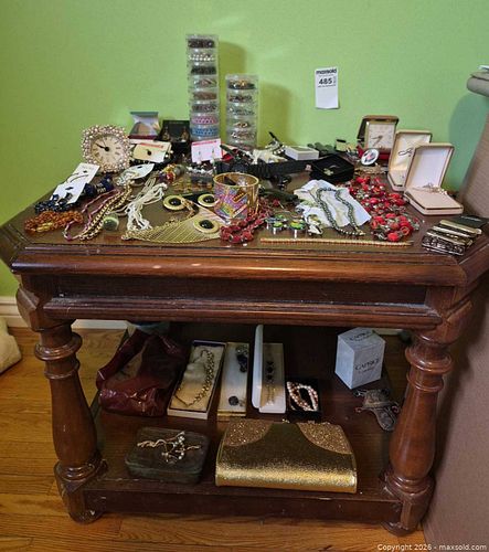 Costume Jewelry & More (1 of 23)