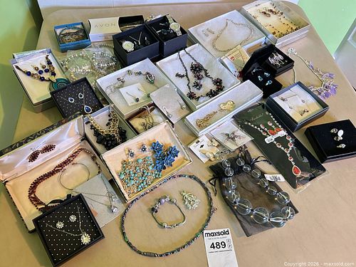 Costume Jewelry & Watches (1 of 18)