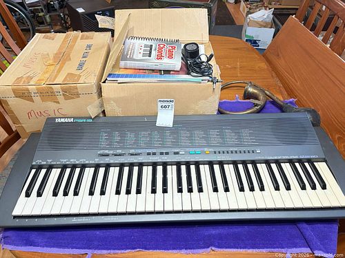 Vintage Yamaha PSR-19 Portable Electronic Keyboard (1 of 12)