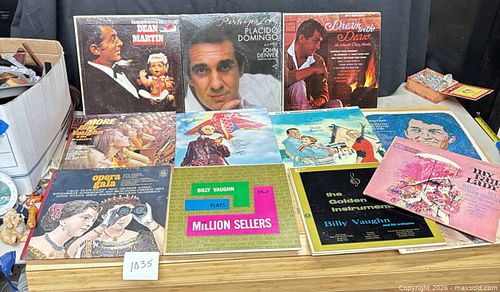 Grouping of vintage records - Dean Martin, Billy Vaughn, Placido Domingo  (1 of 7)
