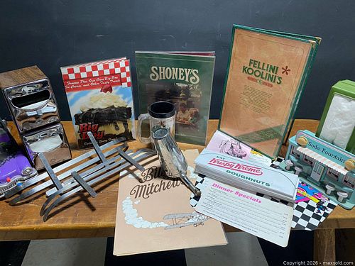 Diner Lot American Graffiti style - menus, table, fittings, placemats,more (1 of 9)