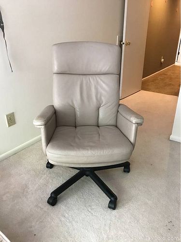 Lot #0957 (1 of 8)