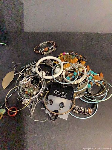 Mixed Costume Jewelry Lot: Bracelets, Necklaces, Earrings (1 of 8)