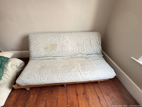 Futon wooden  (1 of 3)