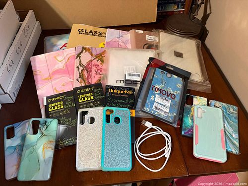 Mixed Samsung Cases, Screen Protectors and Charging Cables -sc (1 of 11)