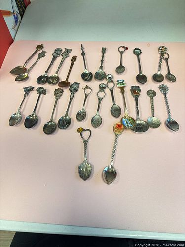 Lot of collectible spoons  (1 of 4)