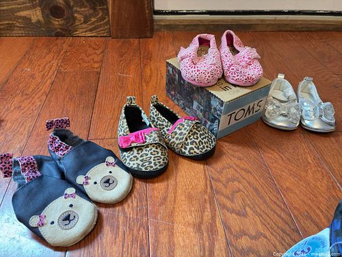 Lot of 4 Toddler/Infant Girls Shoes — TOMS & Unbranded (1 of 11)