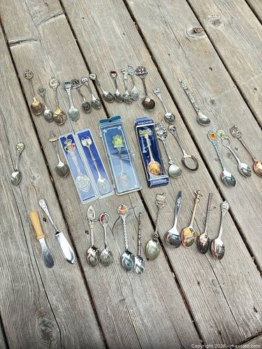 Mixed Lot of 16-30 Souvenir Spoons & Spreaders (1 of 5)
