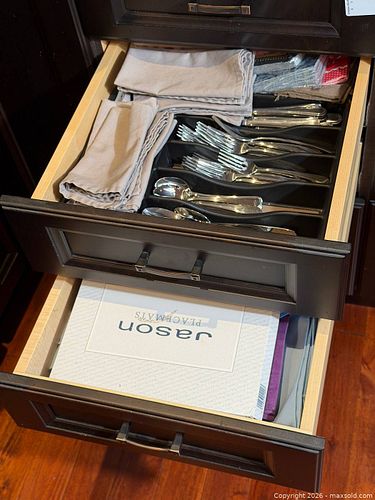 Cutlery + Napkins (1 of 6)