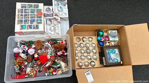 Vintage Christmas Ornaments / Decorations (1 of 13)