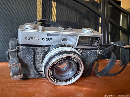VINTAGE OLYMPUS 35SP CAMERA WITH BLACK LEATHER CASE  (1 of 5)