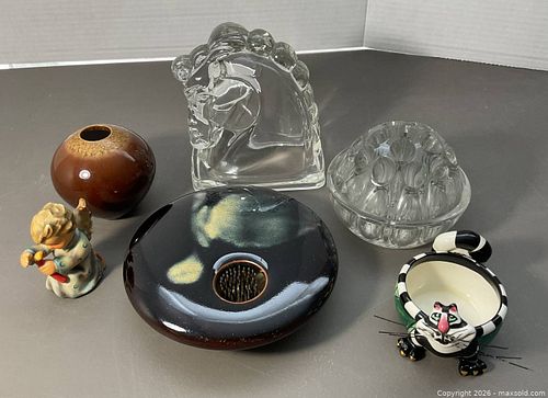 Collection of old and new decorative items (1 of 7)