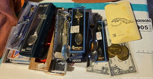 Novelties, Souvenir Tokens & Collectible Spoons (1 of 12)