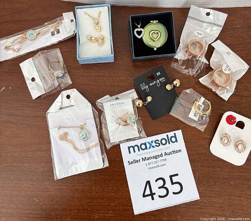 Costume Jewelry lot #1 (1 of 3)