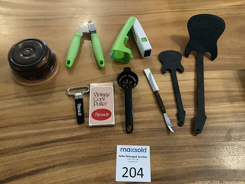 Miscellaneous kitchen utensils and coasters (1 of 8)
