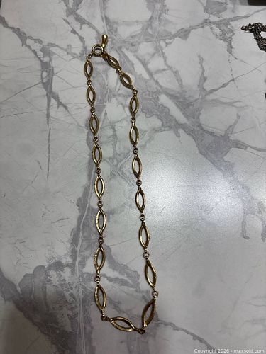 Gold toned Sarah Coventry necklace (1 of 3)