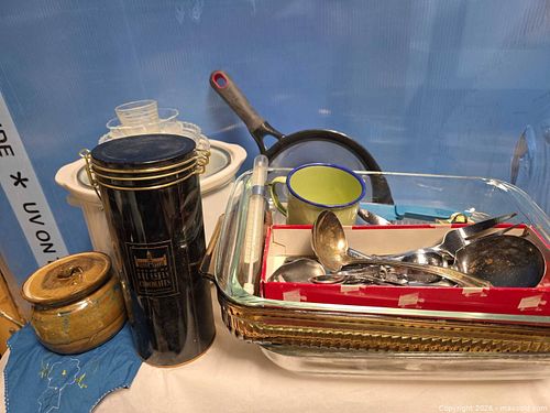 Miscellaneous kitchen Lot (1 of 4)