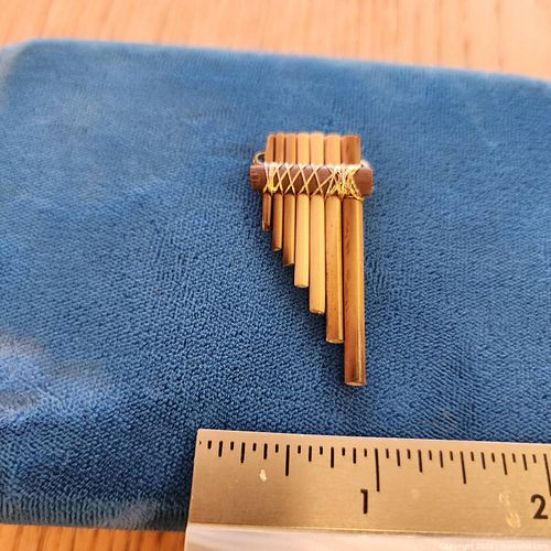 Gold Tone Metal Musical Instrument Brooch / Pin, Under 2 in (1 of 4)