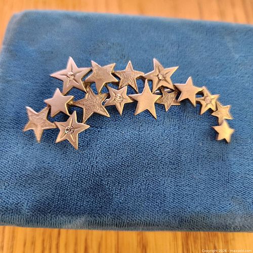 JJ Silver-Tone Star Cluster Brooch with Rhinestones (1 of 5)
