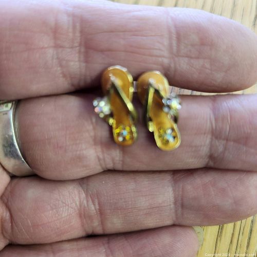 Novelty Gold Tone Screw-Back Earrings with Stamped Mark (1 of 5)