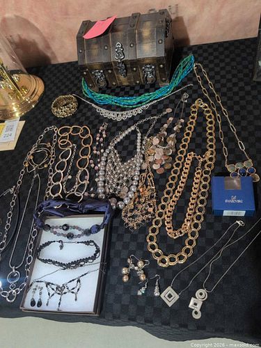 Costume Jewelry and Jewelry Box B (1 of 20)