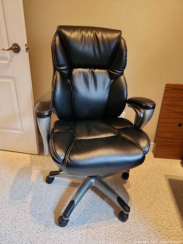 Desk Chair. C (1 of 7)