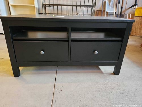 TV Stand. C (1 of 6)