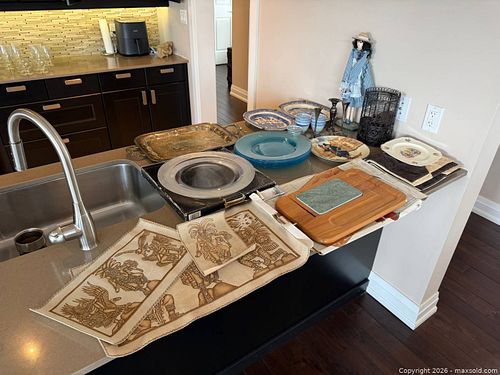 Mixed Lot of Collectibles, Serving Pieces & Decorative Items (1 of 8)
