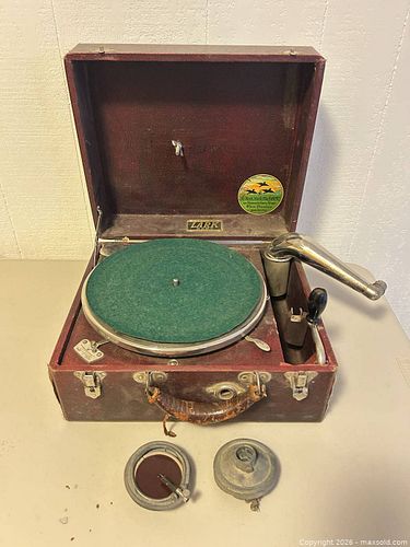 Lark Baby Portable Gramophone with Original Case (1 of 20)