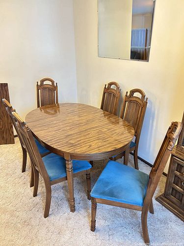 Oval Expandable Dining Table with Six Chairs (1 of 10)
