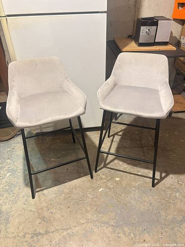 Lot #221 (1 of 8)