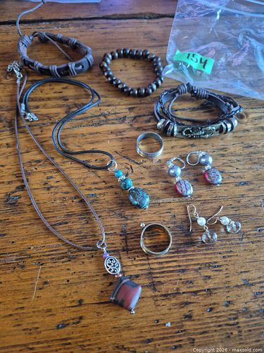 Costume jewelry lot (1 of 4)