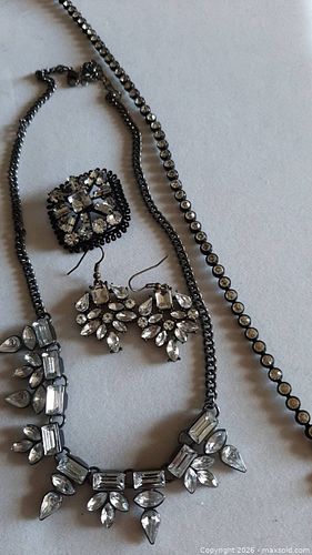 Japanned Crystal Jewellery (1 of 4)